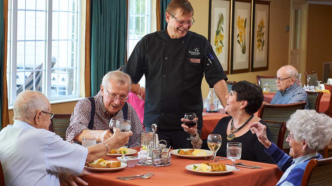 Dining-at-Senior-Star